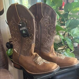 Agave Brown Heeled Boots with Embroidery